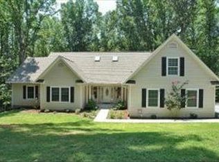 120 Leeward Dr, Moneta, VA 24121