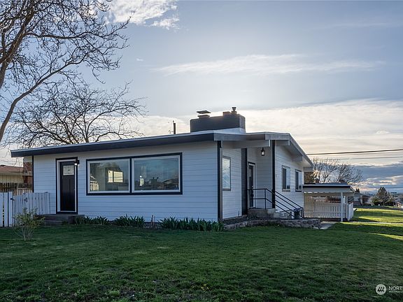 3rd image of 205 W Inglewood