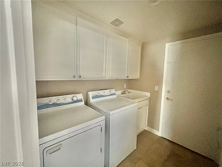 9737 Derbyhill Cir — Photo 16