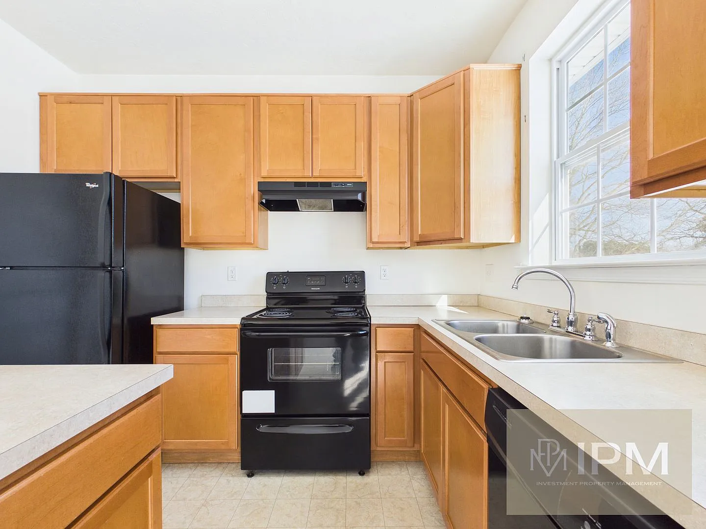 Spacious 3BR/2.5BA Townhome | Garage + Basement Storage | Spring Grove School District | Communit... — Photo 3