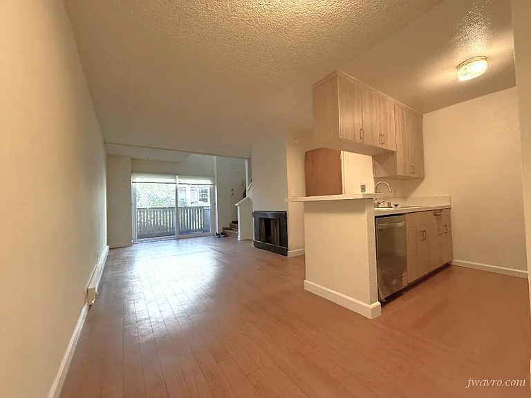 397 Half Moon Ln #5 — Photo 3