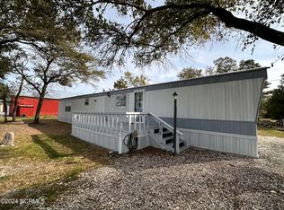 408 Bayview Dr, Harkers Island, NC 28531