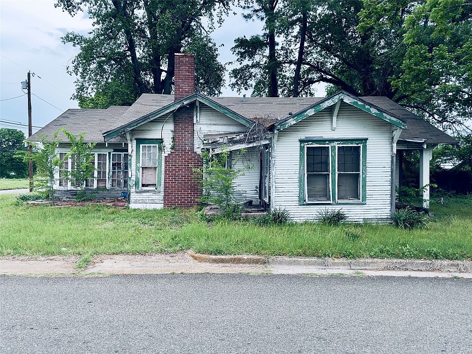 2nd image of 208 Texas St
