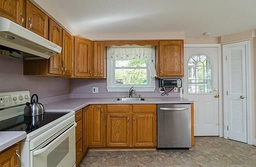 3rd image of 121 Belmont St