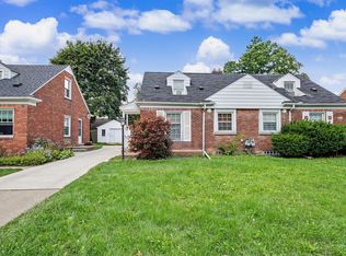 5 Carlton Ln, Dearborn, MI 48120