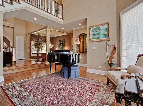 5th image of 2704 Redding Dr