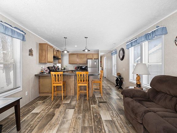 5th image of 3423 N Circle Dr NE