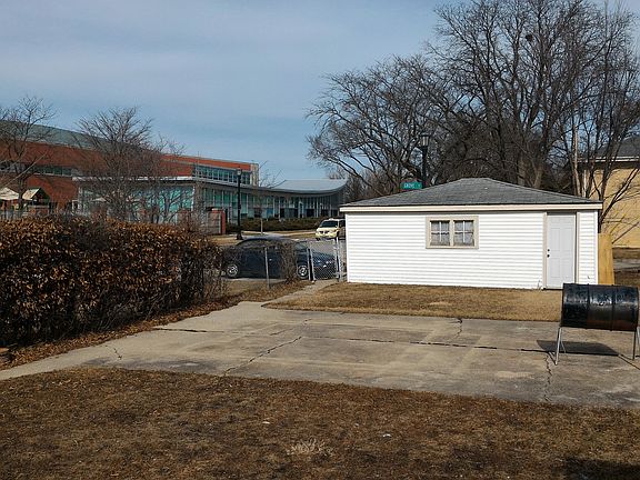 5th image of 2429 Lake St #House