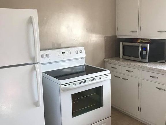 Kitchen cabinets, microwave. fridge & stove