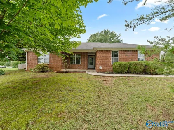 206 Summer Land Ct, Hazel Green, AL 35750