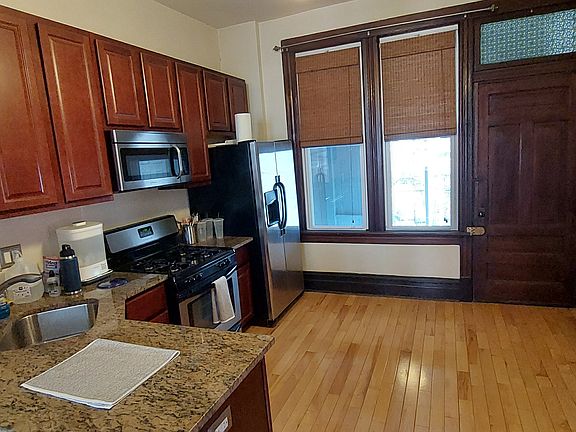 4th image of 1009 N Washtenaw Ave #3S