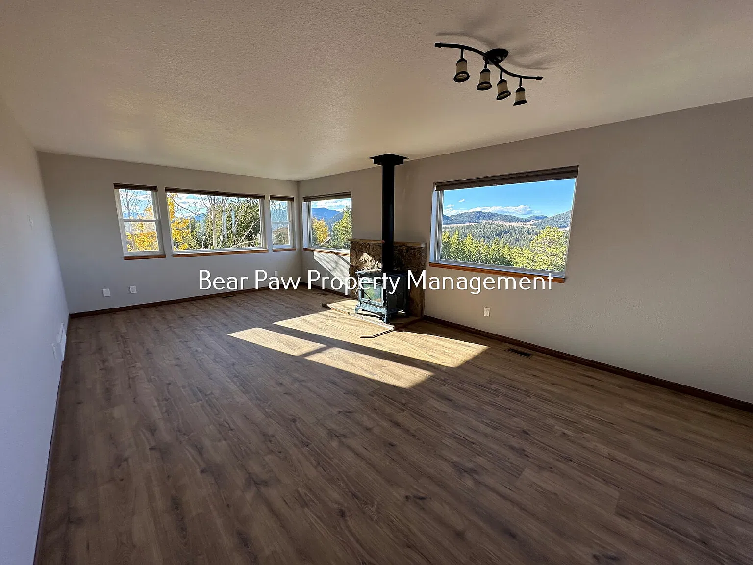 4 bed, 4.0 bath, 3200 sqft, $3,500 — Photo 2