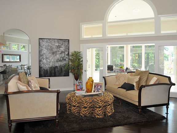 5th image of 121 Baymeadow Point