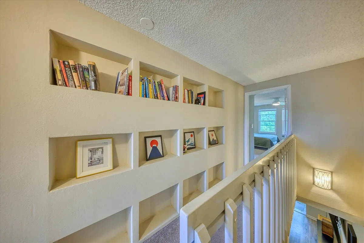 2 bed, 2.5 bath, 1265 sqft, $2,460 — Photo 3