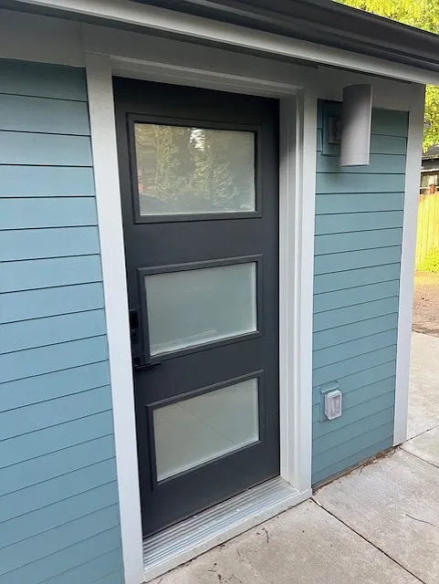 Photo 2 of 9 - 3916 N Albina Ave #2 - Portland, OR Building Photo - 3916 N Albina Ave #2