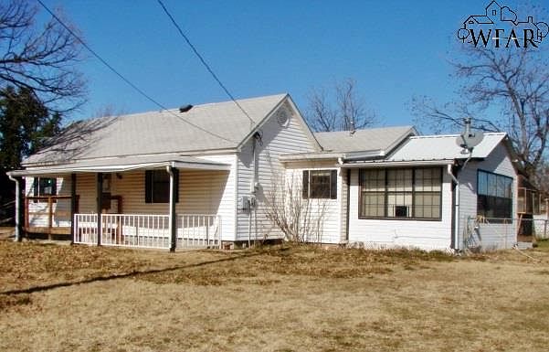 1st image of 702 E North St