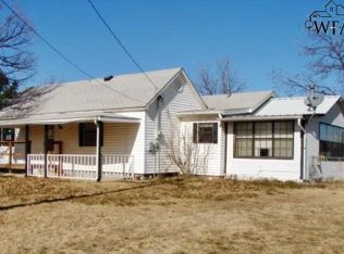 702 E North St, Henrietta, TX 76365