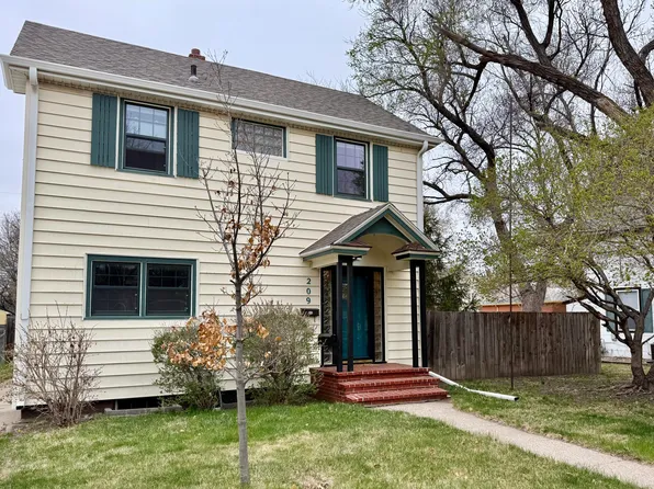 209 9th Ave SE, Aberdeen, SD 57401