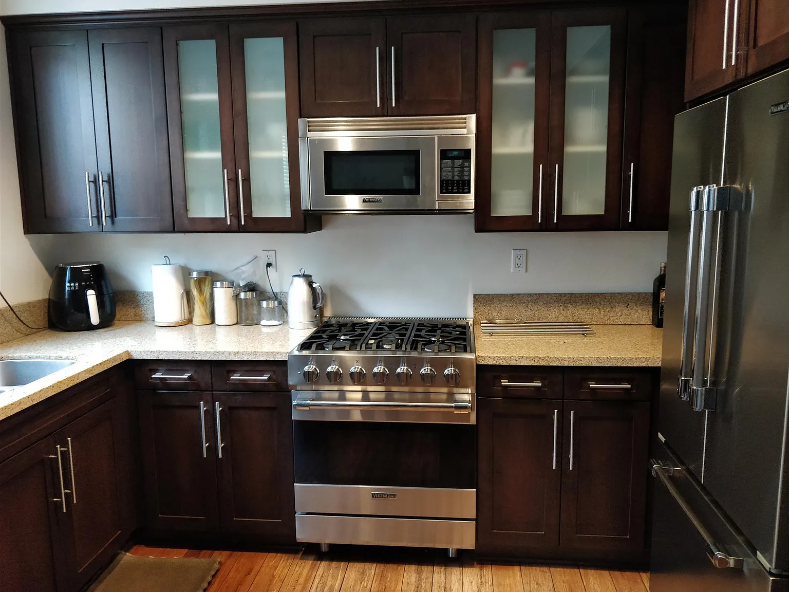 3 bed, 2.5 bath, 2250 sqft, $4,400 — Photo 2