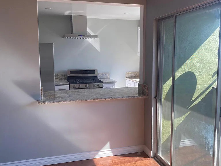 2046 S Sherbourne Dr #6 — Photo 1