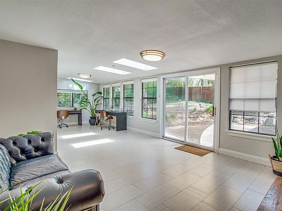 5th image of 2824 W Kiest Blvd