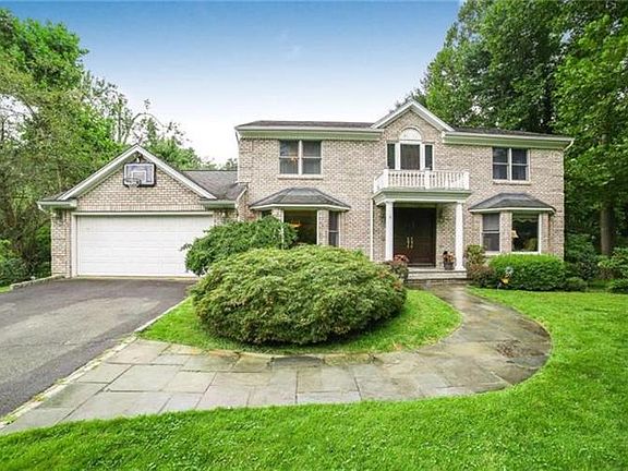 3rd image of 6 Pinehurst Dr