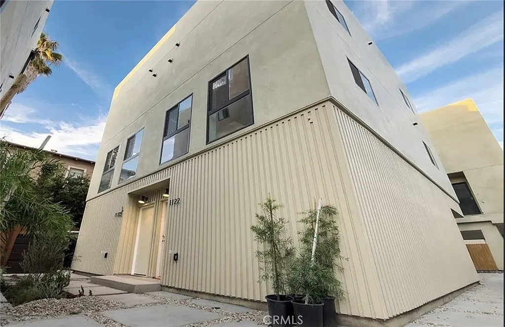 3 bed, 1753 sqft, $4,431 — Photo 2