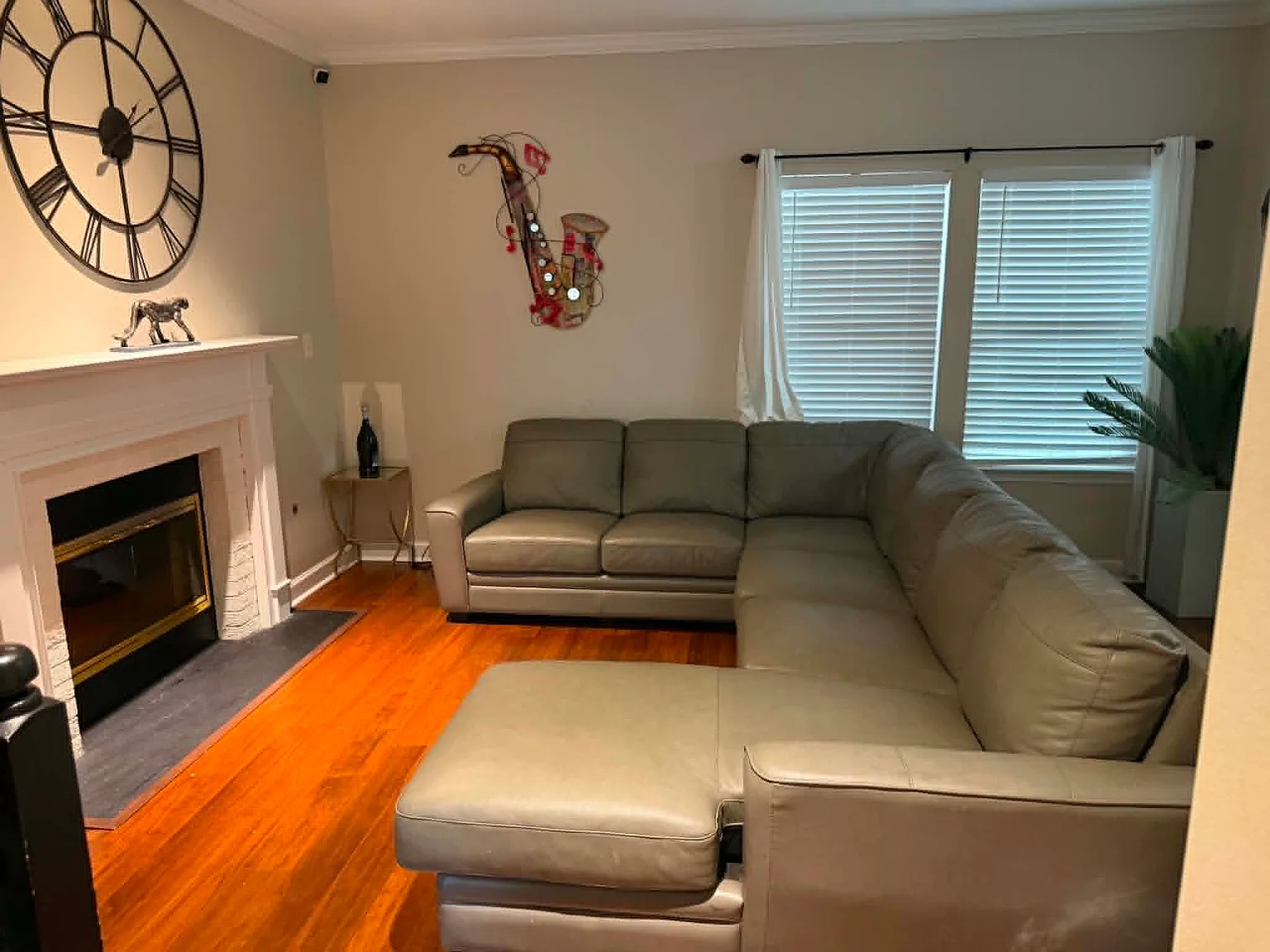 3 bed, 2.5 bath, 1939 sqft, $2,600 — Photo 4