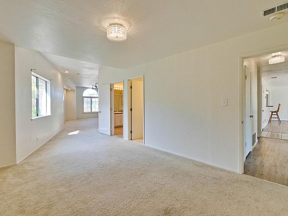 3rd image of 974 Candlewood Dr