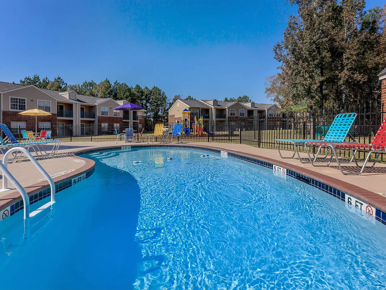 Pine Hollow Apartments — Photo 3