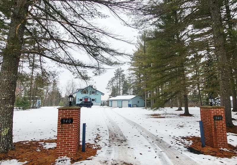 1st image of 940 Bissonette Rd