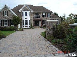 471 N Pine Top Cir, Bethlehem, PA 18017