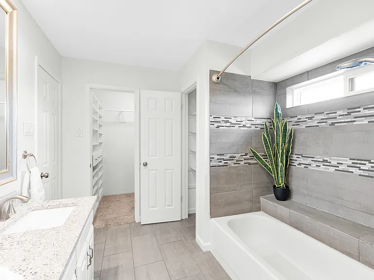 2600 Summertree Dr — Photo 21