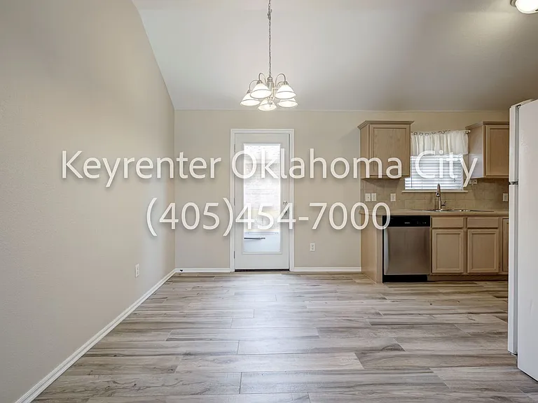 802 Beaumont Sq — Photo 8