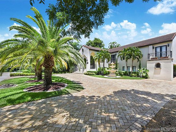 4th image of 7133 Lago Dr W