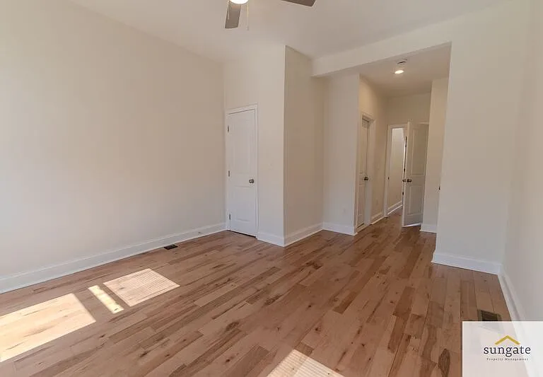 2726 E Monument St — Photo 6