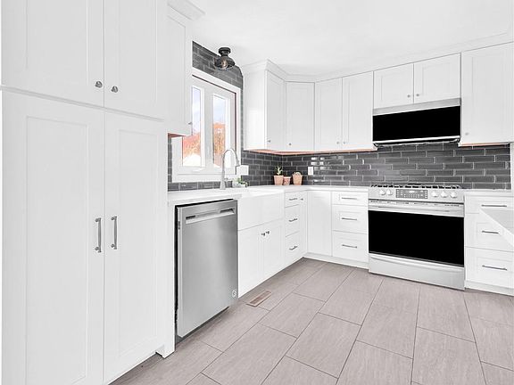 4th image of 4 Juniper Dr