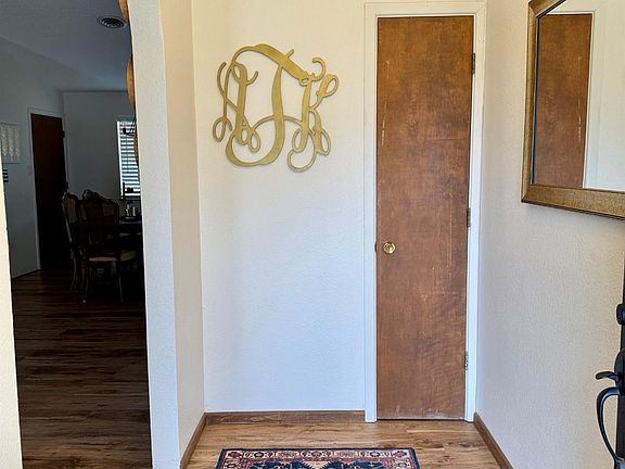 2nd image of 505 E Elm St