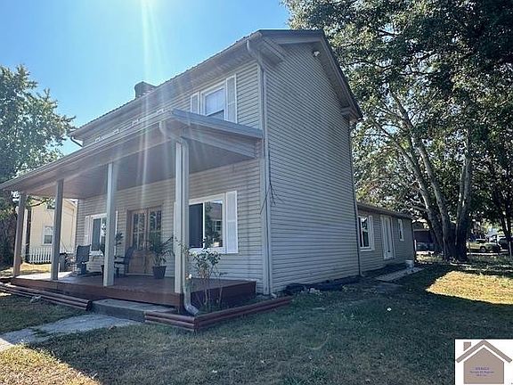 3rd image of 207 N Franklin St