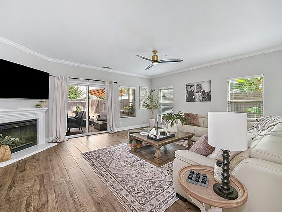 3rd image of 789 Laugenour Dr