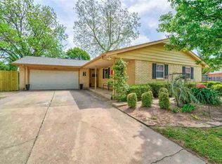301 NW Parkwood Pl, Lawton, OK 73505