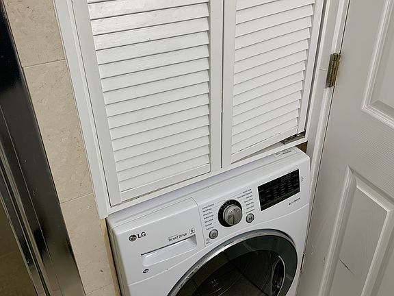5th image of 3918 N Kedvale Ave APT Gn