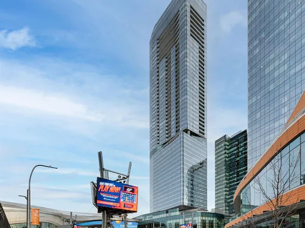 10360 102nd St NW #3412, Edmonton, AB T5J 0K6