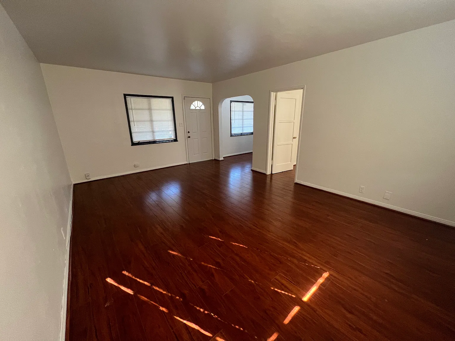 3425 Fairmount Blvd — Photo 3