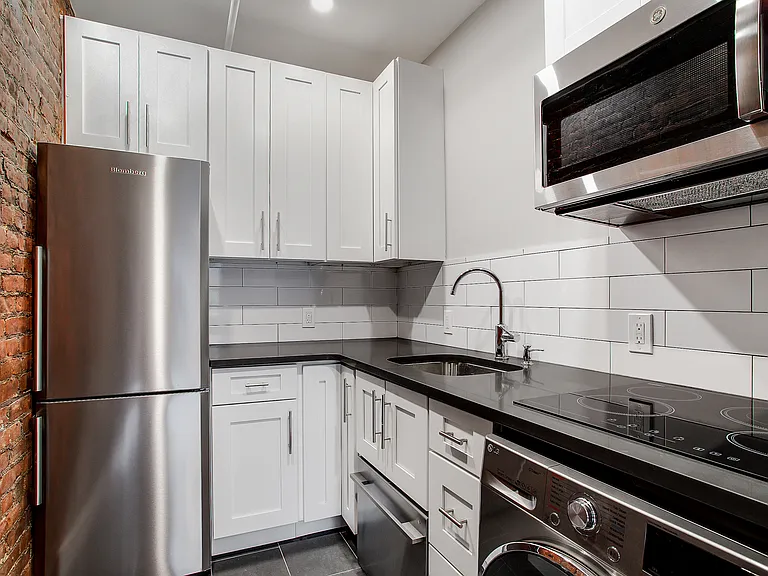 592 9th Ave #3B — Photo 4