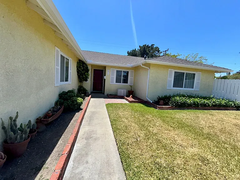 5572 Nevada Dr — Photo 2