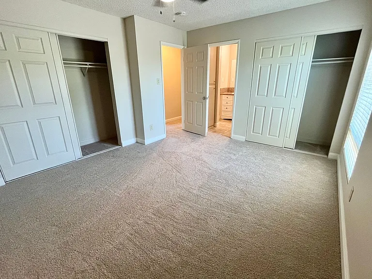 Courtyard Apartments — Photo 40