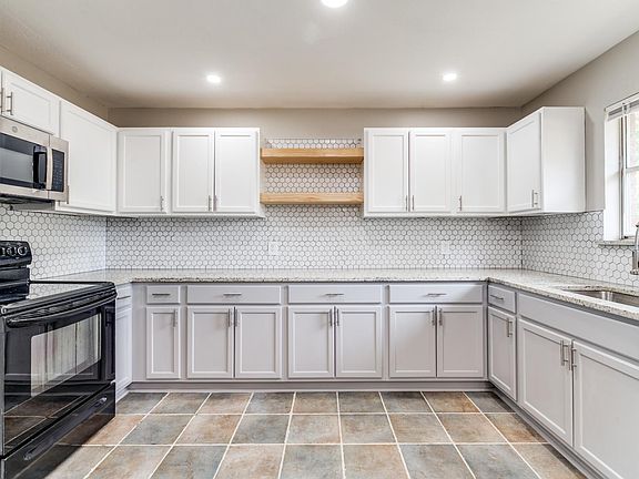 5th image of 1204 Trailwood Dr
