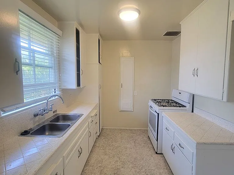 Le Park Apartments — Photo 17