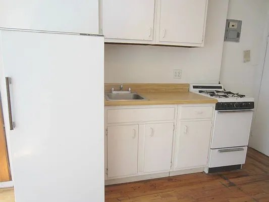 Rented by FirstService Realty (legacy) | media 15